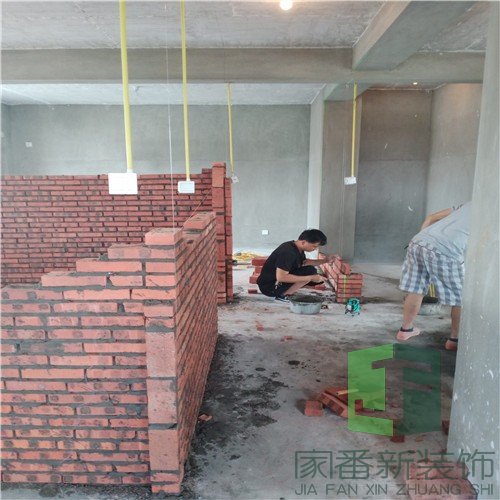 福总华庭100㎡新房装修砌墙3