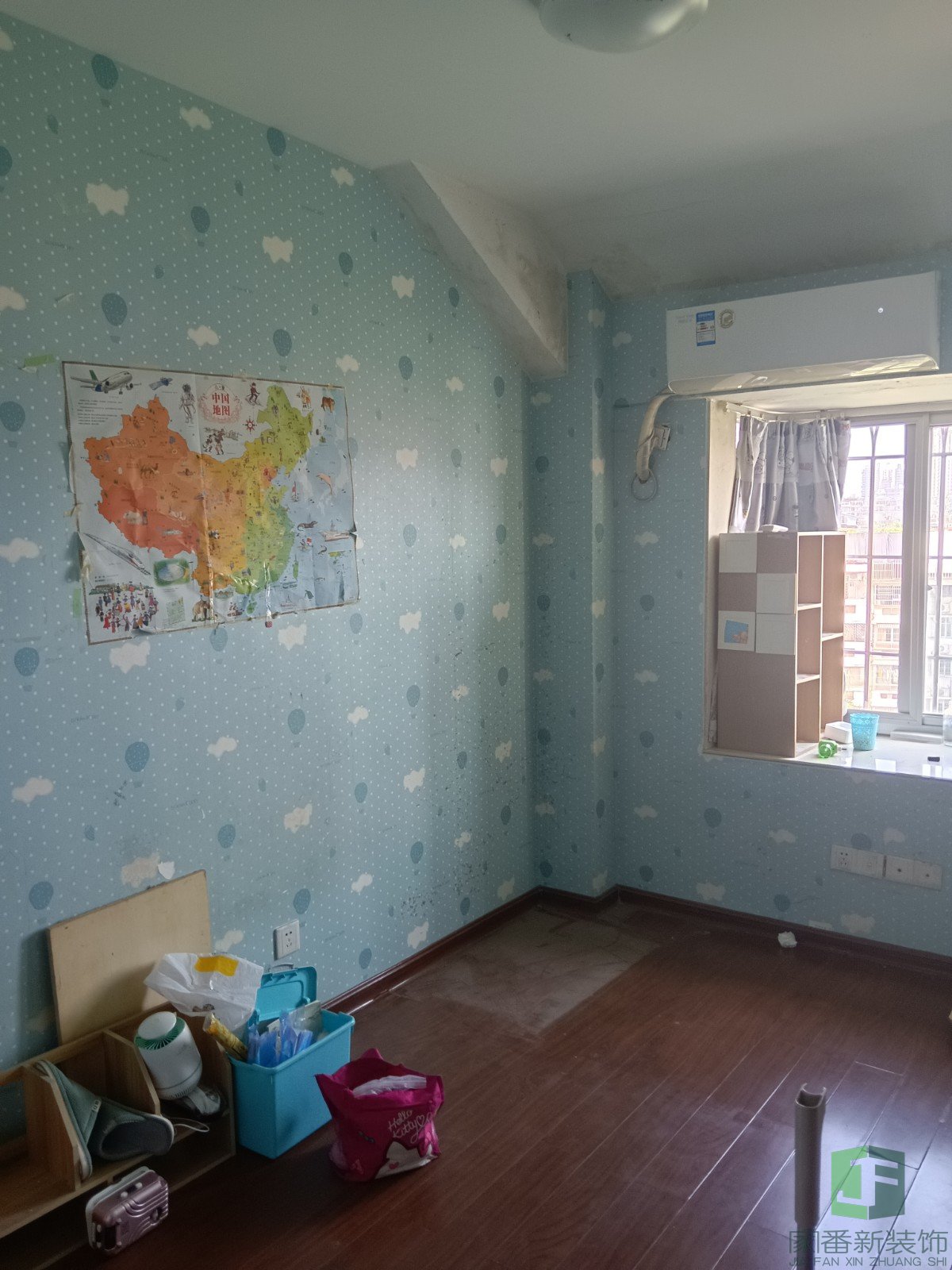 90㎡马榕小区顶楼斜屋面整装1