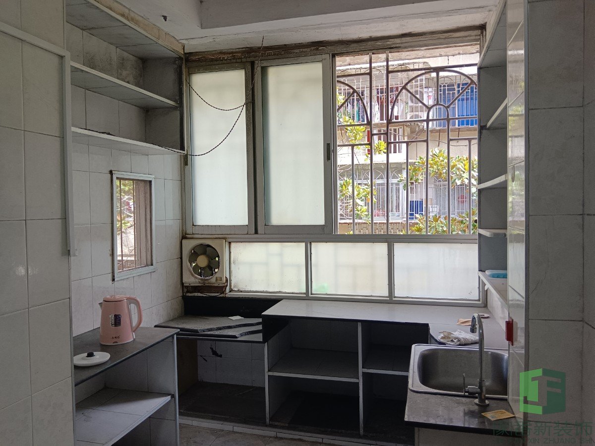 92㎡福州金泉弄老破小全屋整改翻新-工地实拍拆前2